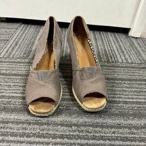 TOMS Emma Open Toe Fabric Wedges brown.  Size 9
